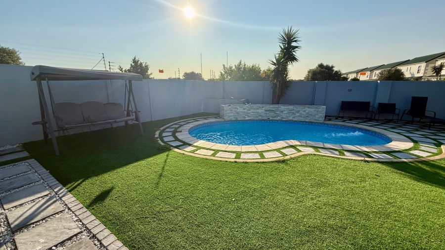 To Let 3 Bedroom Property for Rent in Parklands Western Cape